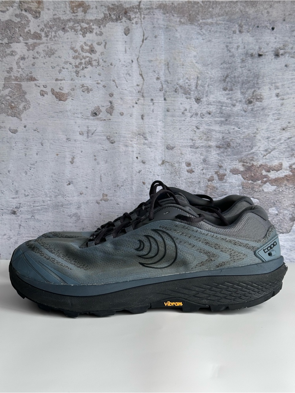 TOPO ATHLETIC Pursuit 2 - Stone, Black